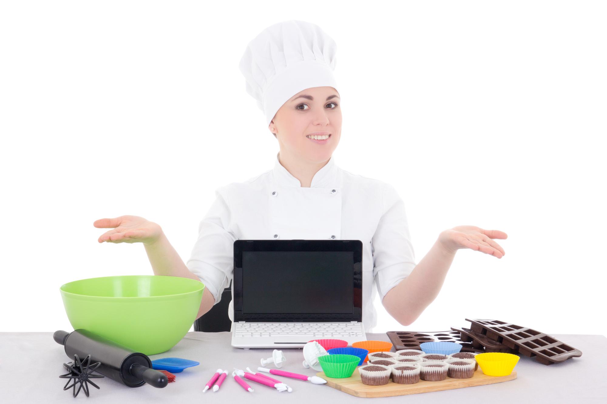 Chef che insegna tecniche di taglio in video